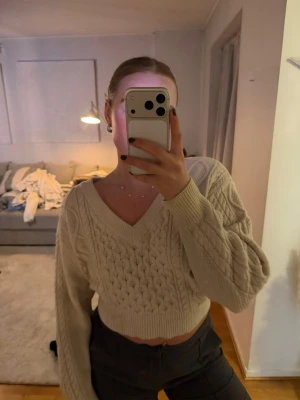 Tröja BikBok - Snygg tröja med knytdetalj i ryggen i storlek M