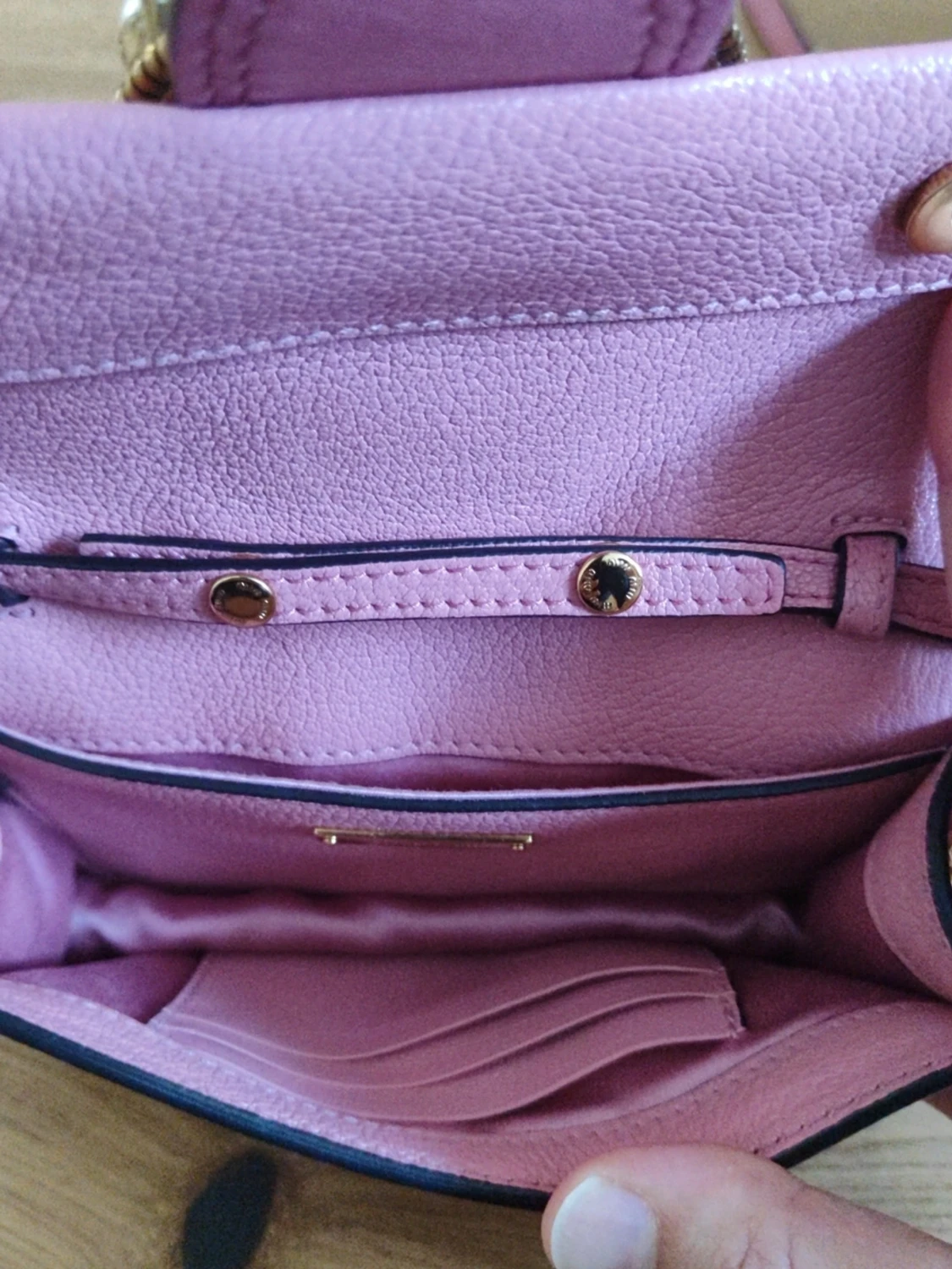 Rosa axelväska från Miu Miu med pärldetalj - 2