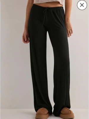 Mjukisbyxor - Mjukisbyxor använda ett fåtal gånger då de ej passar🥰🥰I storlek Xs men passar small också🫶🏻