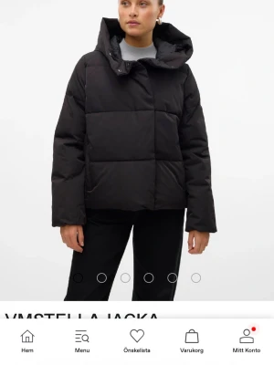 Vinterjacka  - Supersnygg jacka från Vero Moda. Köpt förra vintern, men säljer för att den är för liten för mig. 