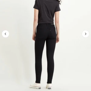 Levi’s skinny jeans   - MILE HIGH SUPER SKINNY BLACK Levi’s jeans. Använda men är i väldigt god skick. 