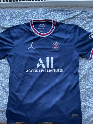 PSG tröja - Paris Saint German fotbollströja, använd 1 gång!