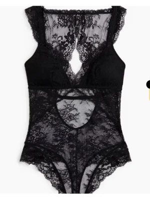 Svart spetsbody från hm! - Jättefin body som inte kommer till användning! Från hm men köpte här på plick, i nyskick!