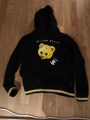 PHILIPP PLEIN Hoodie - En snygg philipp plein hoodie som är junior storlek passar 162-172