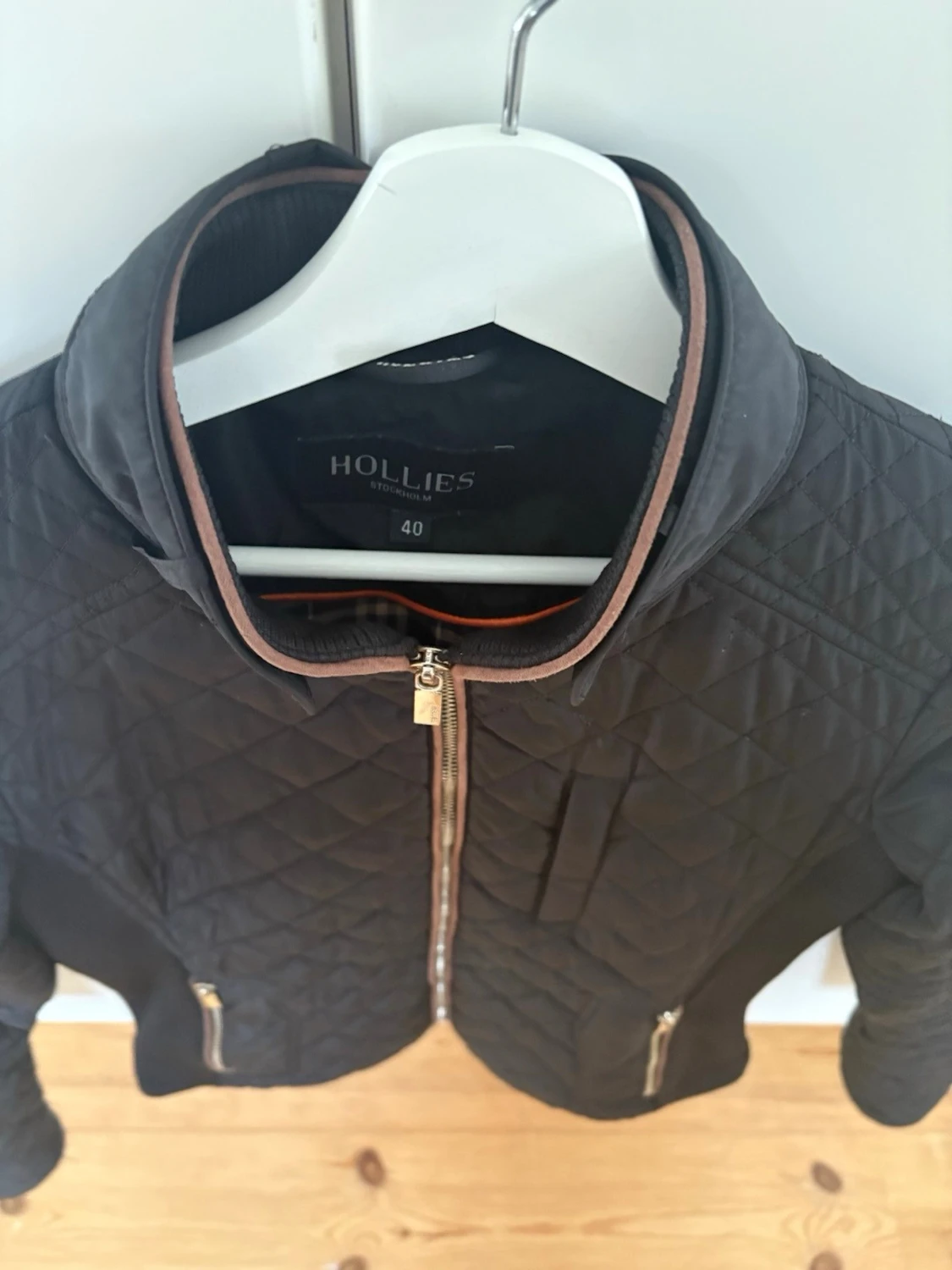 Svart quiltad jacka från Hollies - 1