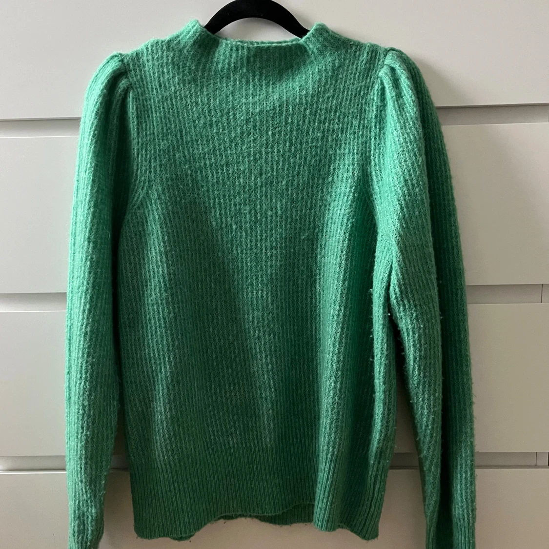 Grön stickad tröja från Neo Noir - 1