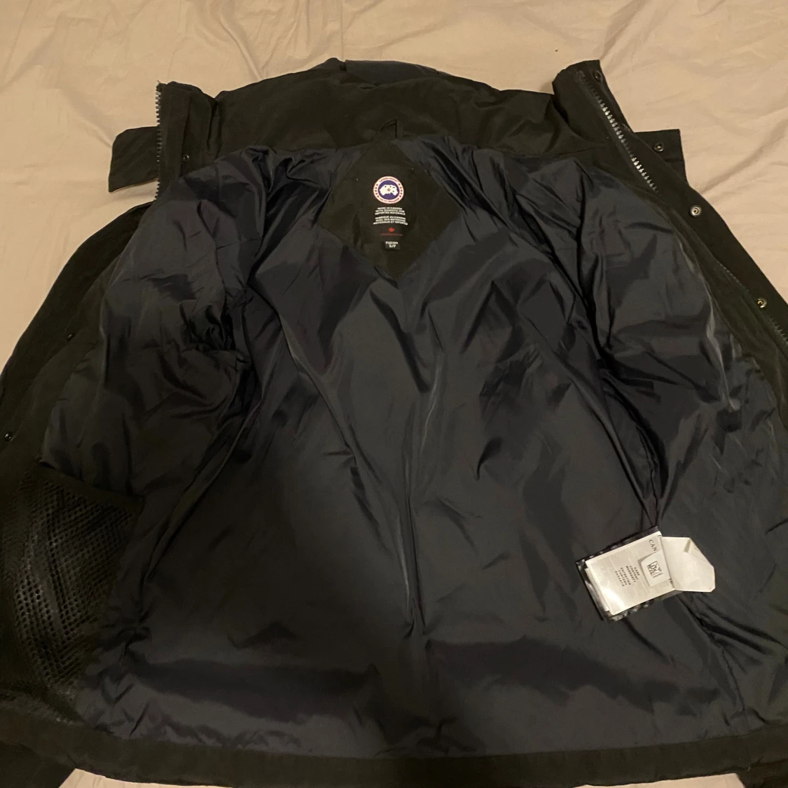 Svart pufferjacka från Canada Goose - 1