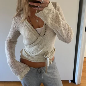 Stickad omlottkofta - Mysig omlottkofta i storlek M från na-kd🤎☁️