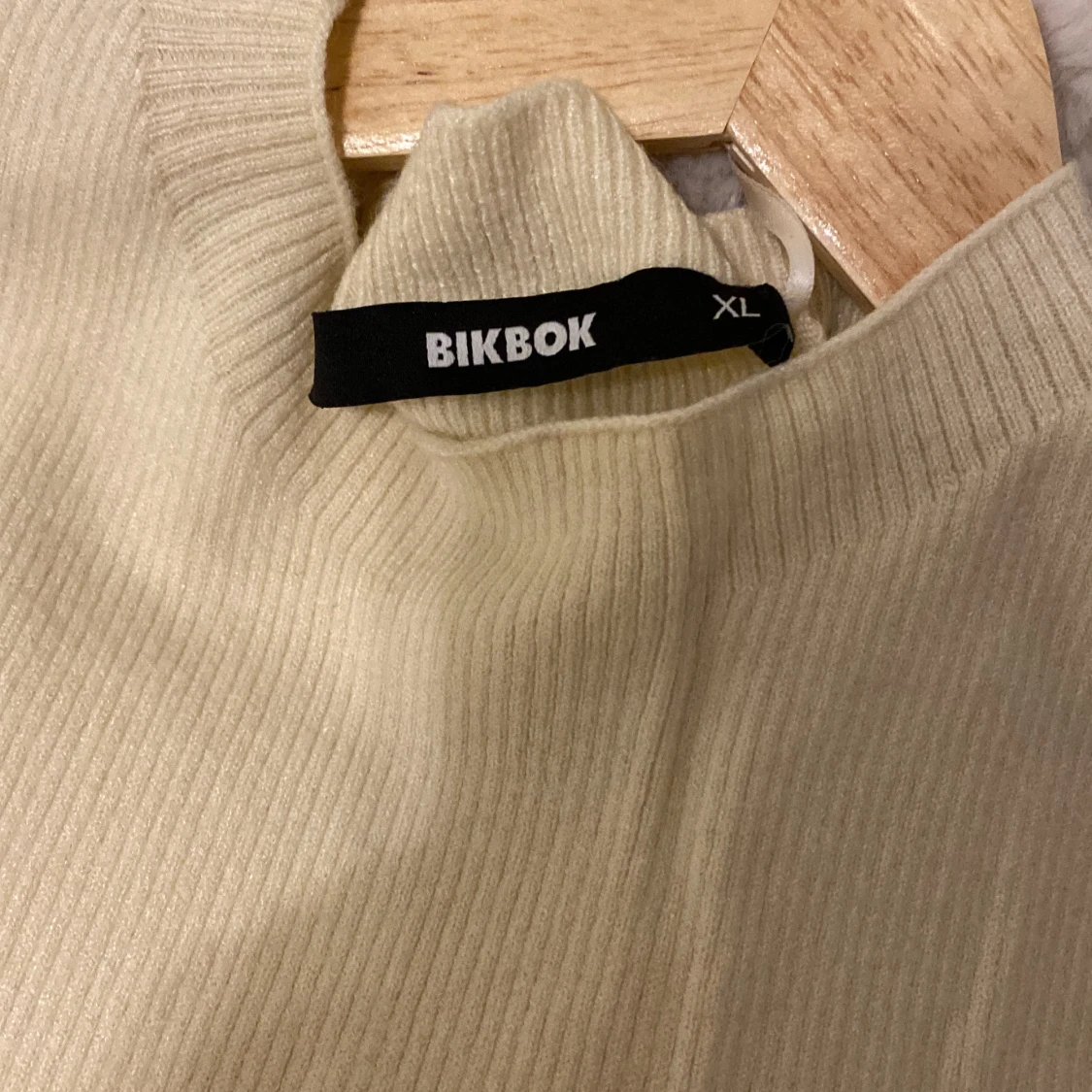 Beige  ärmlös topp från Bikbok - 1