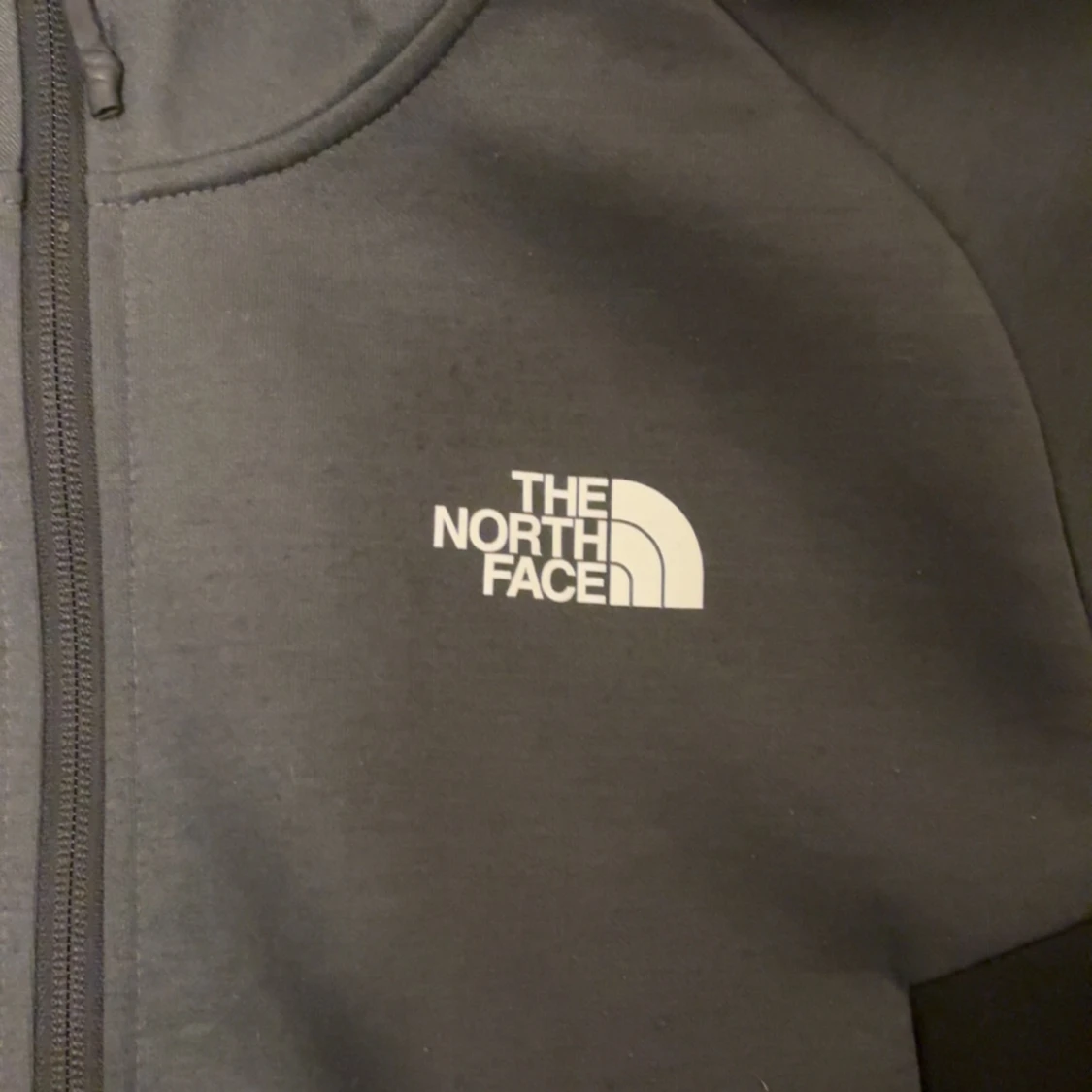 Svart och grå hoodie från The North Face - 2