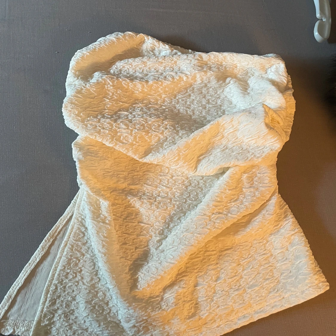 Vit axelbandslös topp