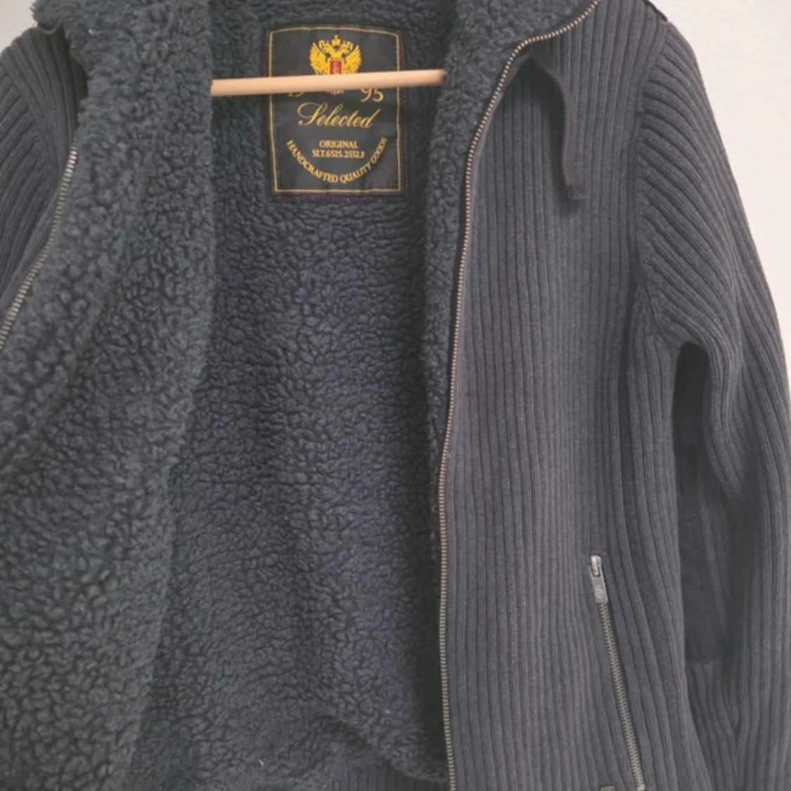 Mörkgrå teddyjacka/kofta från Selected - 3