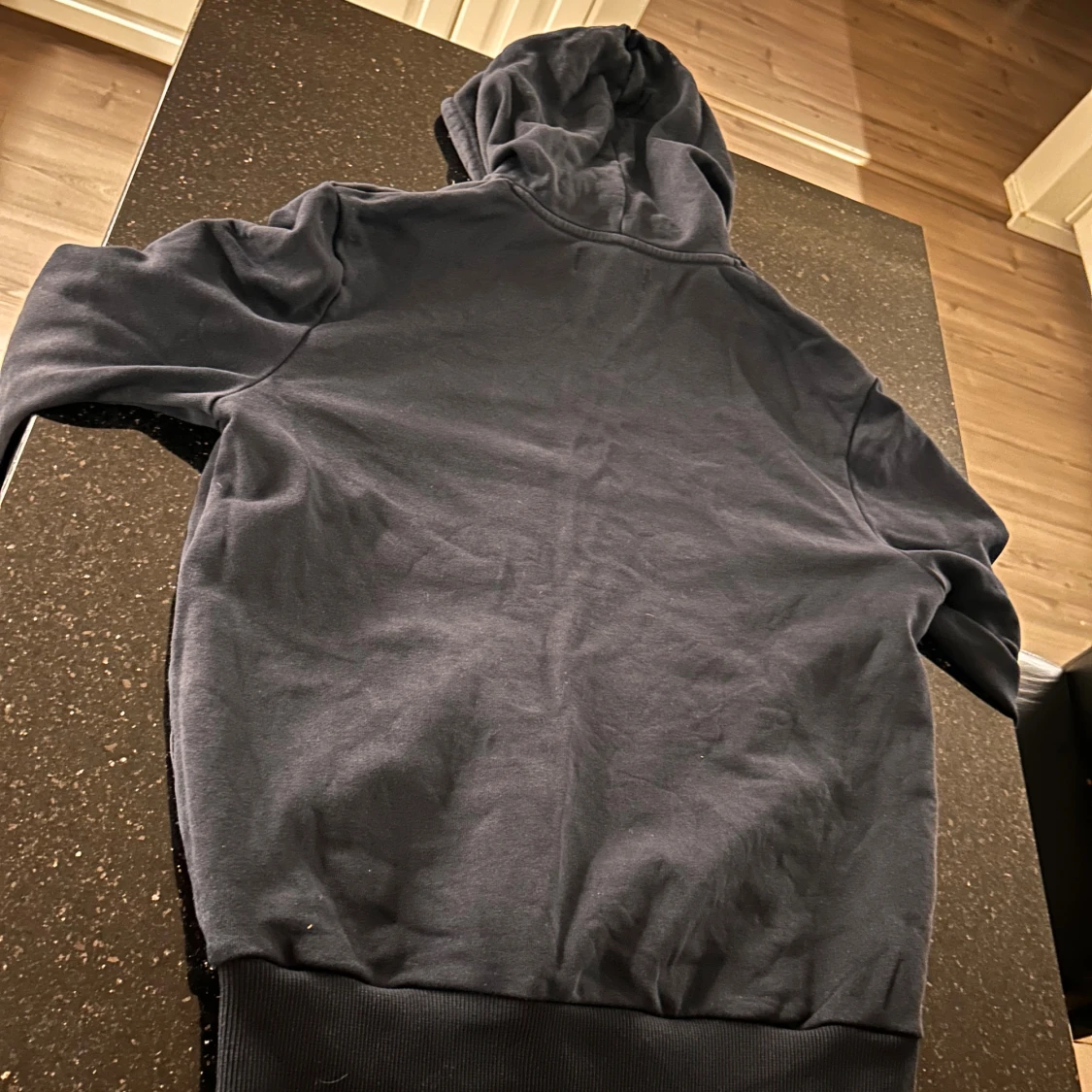 Mörkblå Fred Perry hoodie med broderi - 4