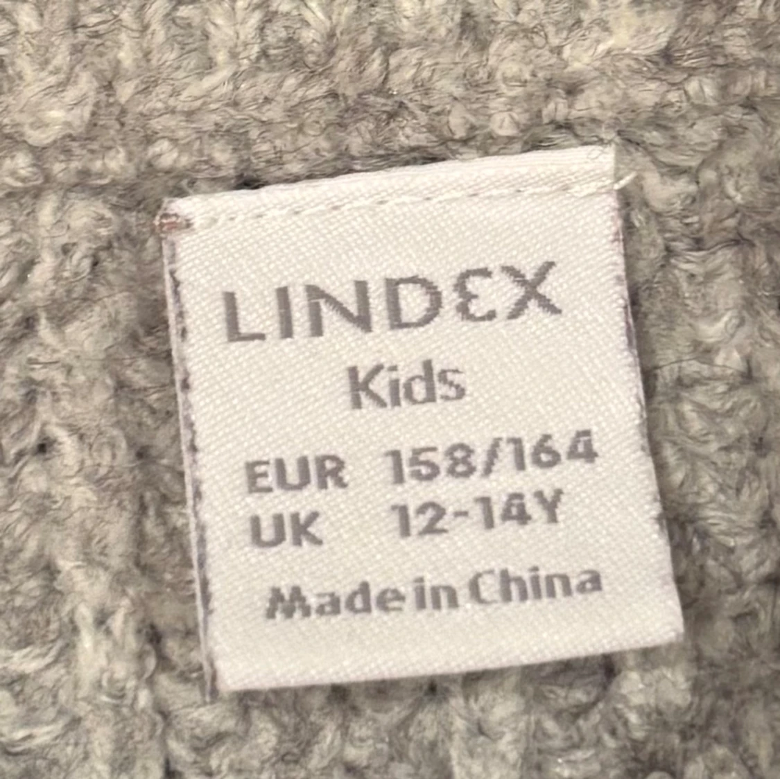 Grå stickad tröja - 2