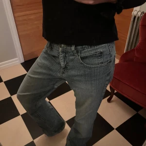 Blå baggy bootcut jeans - Super snygga baggy bootcut jeans säljer för att dom tyvärr inte passar så bra❤️