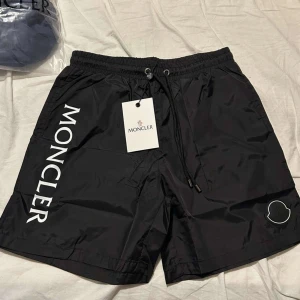 Moncler shorts  - Helt nya shorts