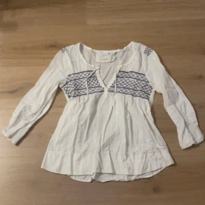 Odd molly blus - Söt odd molly blus i storlek S, skriv för fler bilder💞