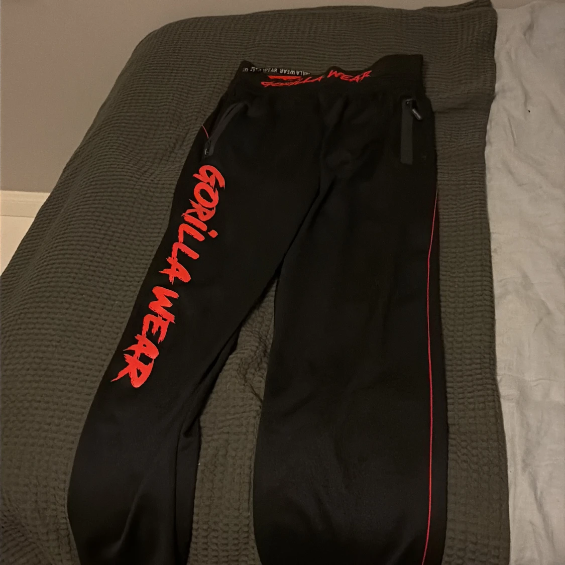 Svarta Gorilla Wear träningsbyxor L/XL