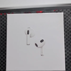 Trådlösa hörlurar - Dom är nya.