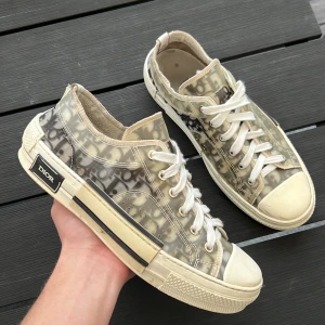  Dior skor - Modell: b23 tror jag. Size 41-42!Nypris ca 10000kr! 🤩