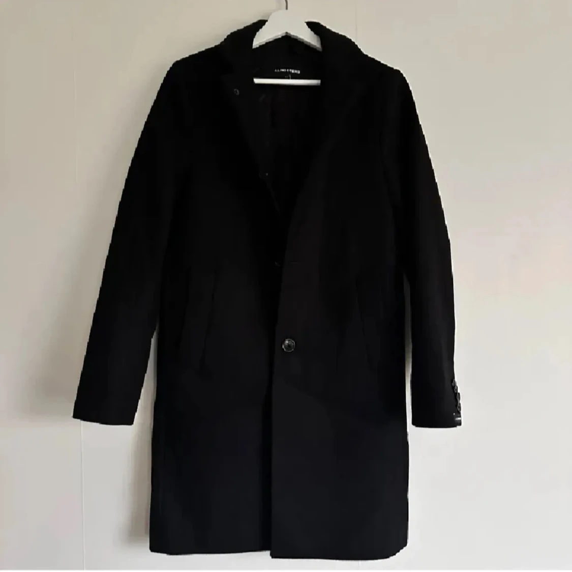 Svart rock från J.Lindeberg