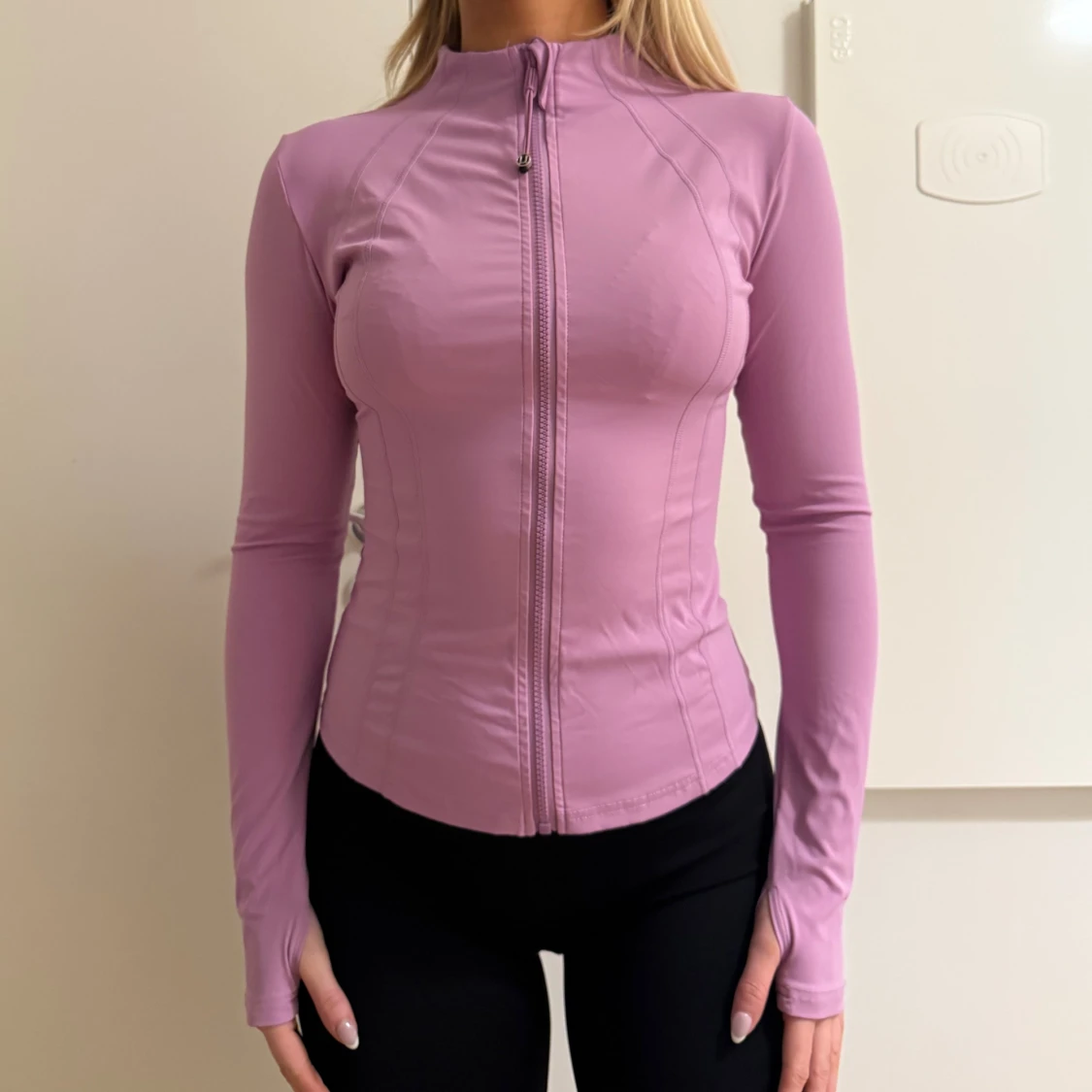 Ljuslila tight träningsjacka