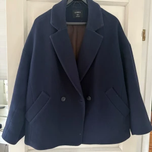 Kort kappa Lindex strl S - Jättefin kappa från Lindex!