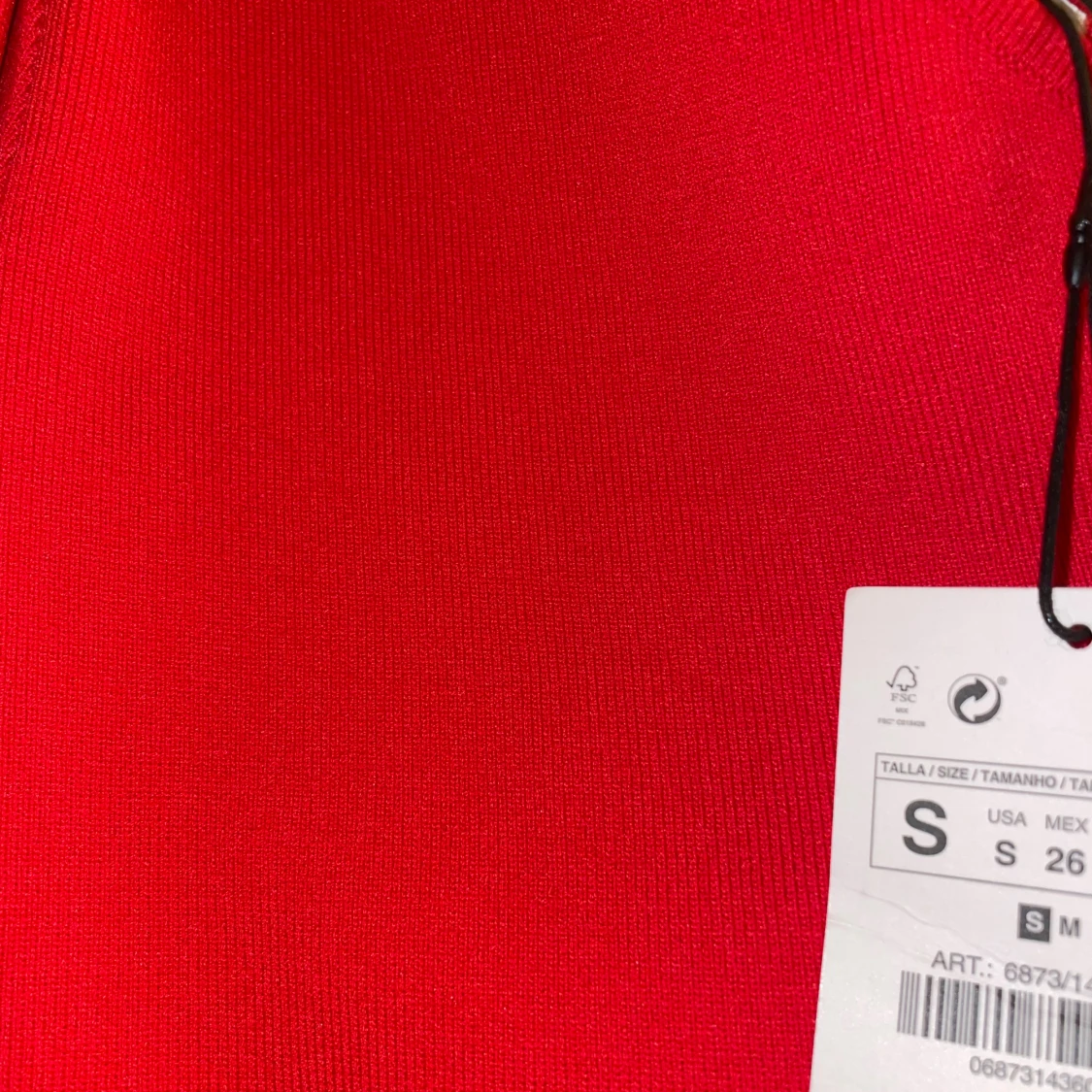 Röd oneshoulder klänning från Zara - 1