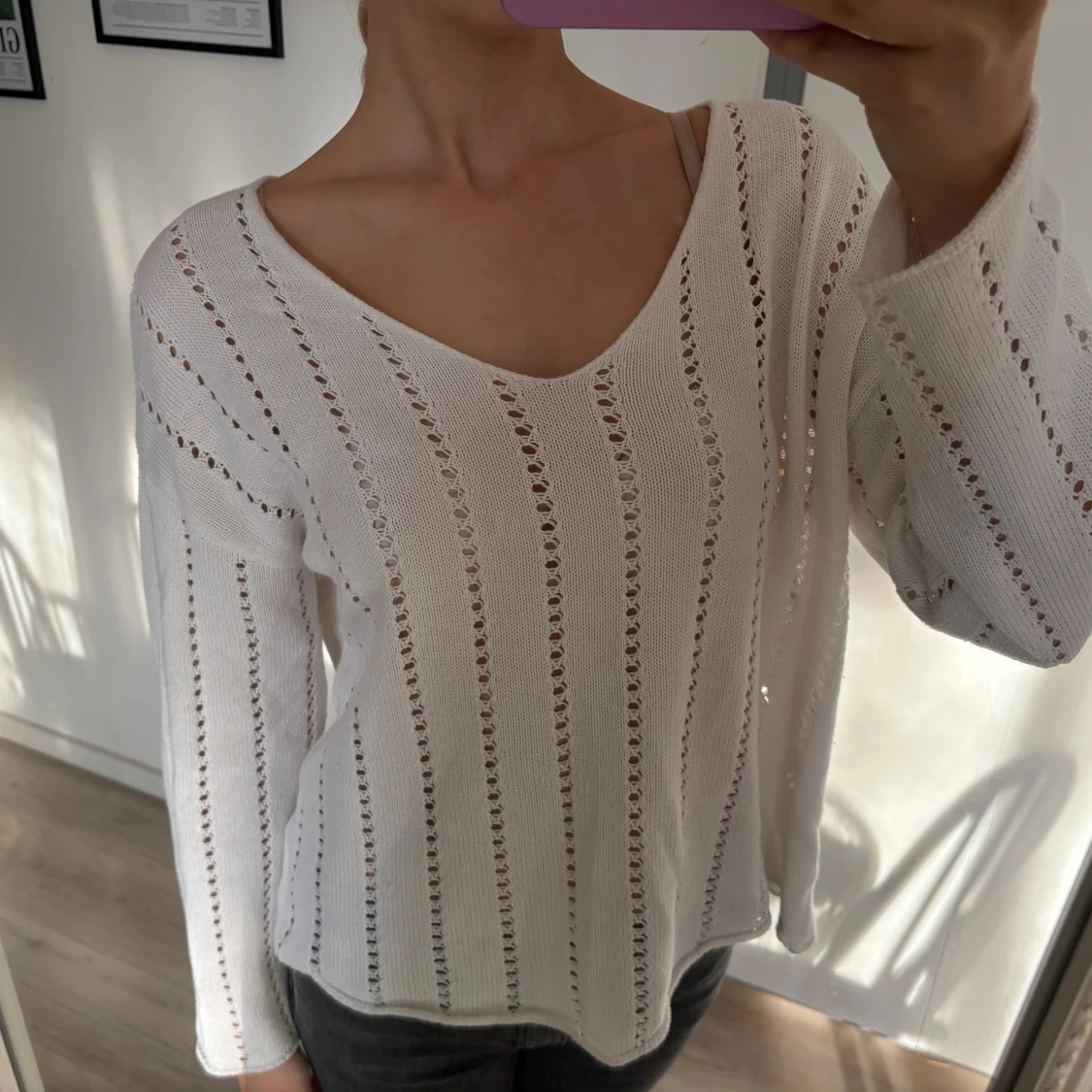 Vit stickad tröja med hålmönster - 1