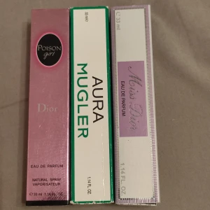 LAGERTÖMMNING - Just nu erbjuder ett fantastiska pris på dessa parfymer till dam i set om 3! Hjälp oss nu tömma lagret inför en stor kommande leverans! Parfym från Dior Miss Dior EDP, Dior Poison Girl och Thierry Mugler Aura Mugler. Samtliga parfymer kommer i 33ml flaskor. Här förekommer det skönhetsfel på box och/eller flaska. Välkommen att fynda! Vi har ett begränsat antal!