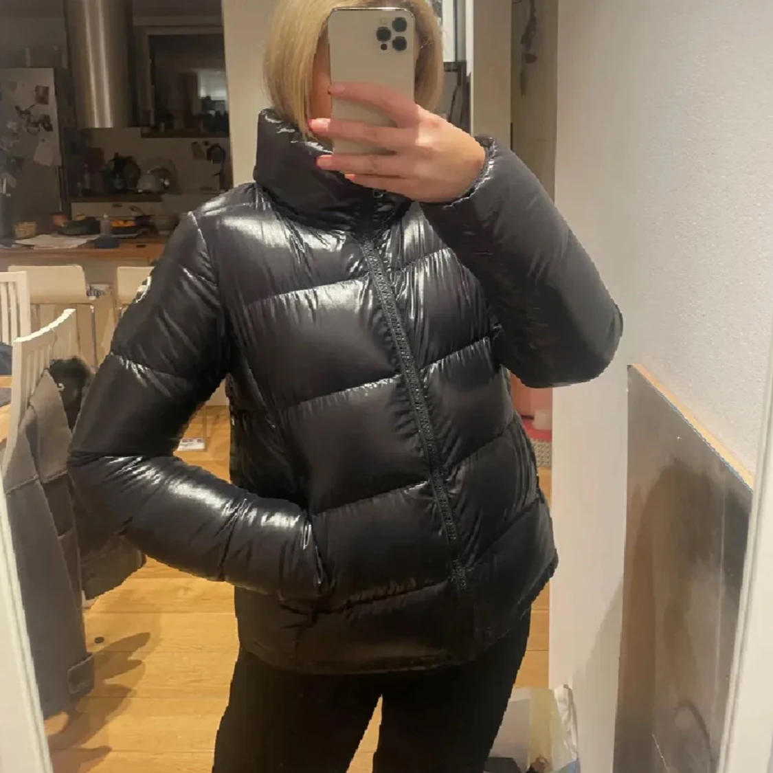 Svart pufferjacka från Colmar