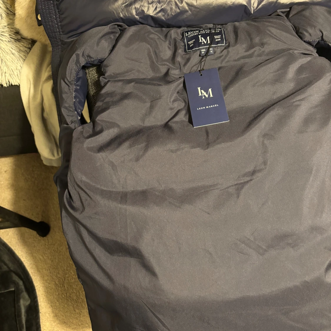 Mörkblå dunväst från Leon Marcel - 3