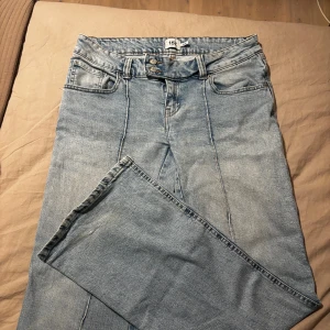 Low Bootcut Jeans - Super bra skick!