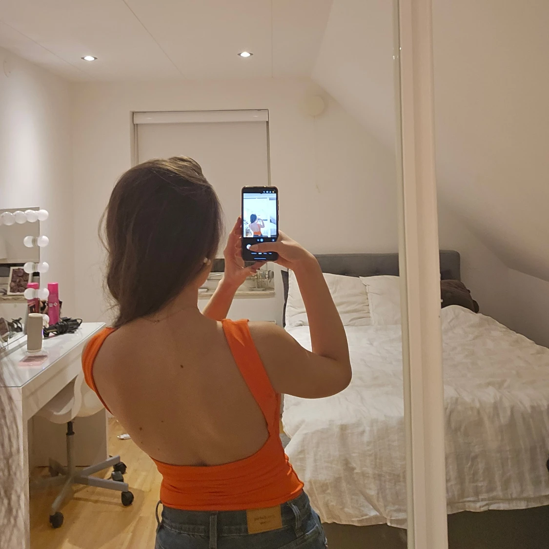 Orange ärmlös topp med öppen rygg - 1