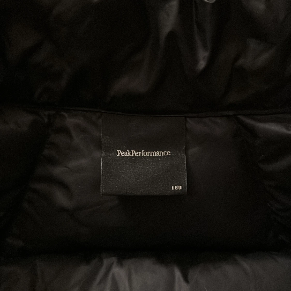 Svart Peak Performance dunjacka - 3