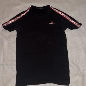 Givenchy T-shirt - Byta går 