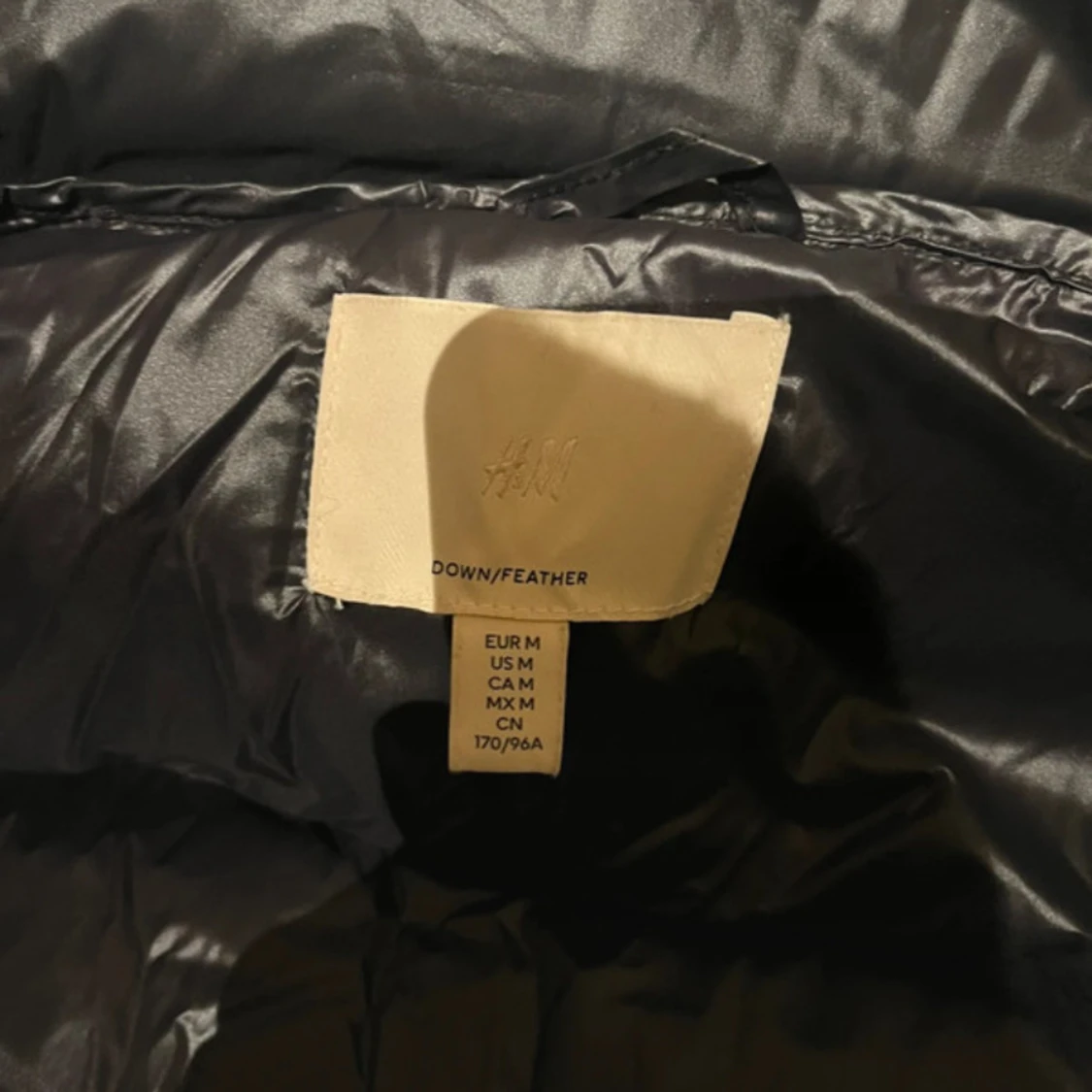 Svart pufferjacka från H&M - 3