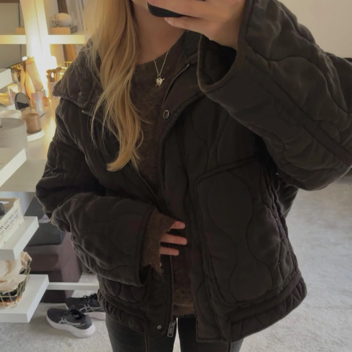Quiltad mörkgrå jacka från Zara - 1