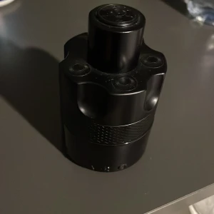 Azzaro The Most Wanted 50ml - Azzaro The Most Wanted Eau de Parfum Intense i en snygg 50 ml flaska (35ml kvar). Perfekt för dig som vill sticka ut med en modern och stilren parfym. Levereras med originalkartong och med kvitto✅