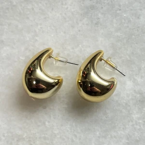 Drop earrings - Guldiga drop earrings, jättefina och inte de minsta tunga.