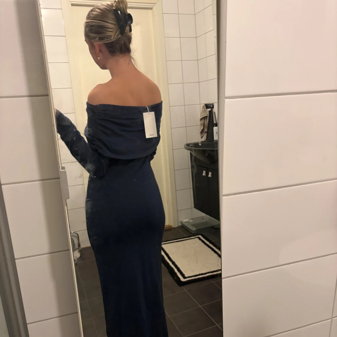 Marinblå offshoulder långklänning