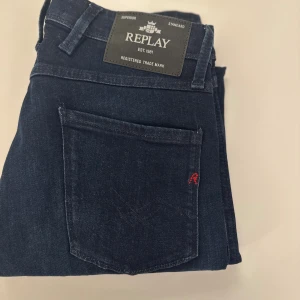 Replay anbass jeans  - Ett par Replay anbass jeans med strech✅                Skick 10/10 aldrig använda✅                                       Passform slim fit ✅
