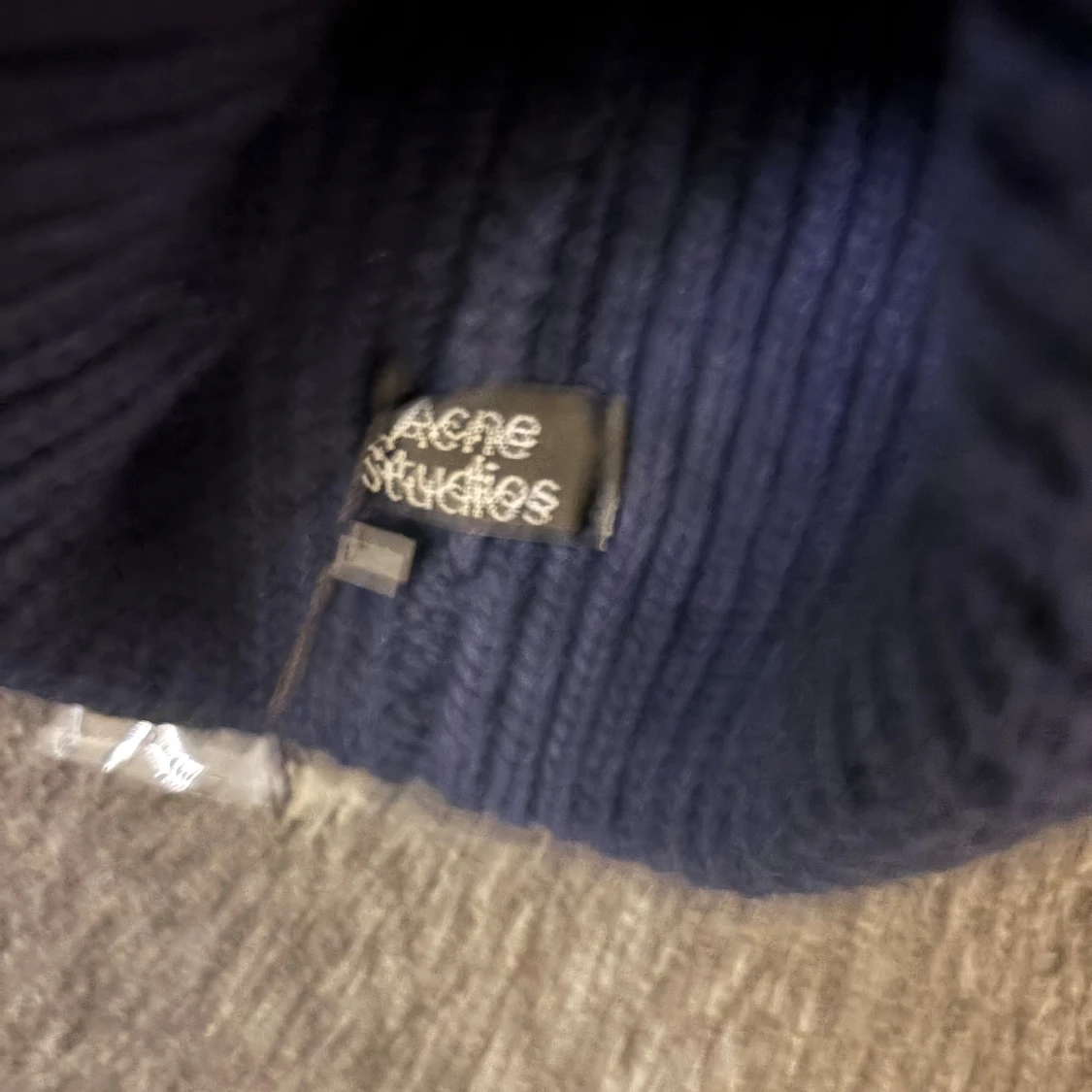 Mörkblå ribbstickad mössa Acne Studios - 2