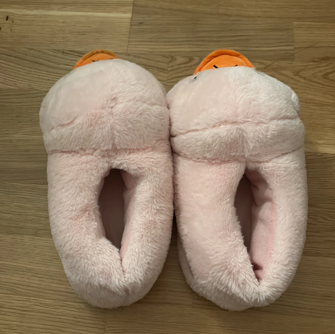 Rosa fluffiga anktofflor (pris kan diskuteras)