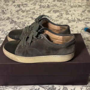 Lanvins skor - Hej säljer dessa lanvins i Strlk 39-40 dem är i ett så där skick med små defekter som man ser på bild 2 kom privat för frågor osv