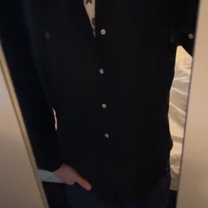 Ralph Lauren skjorta  - Raffe skjorta - Storlek: Medium - Mycket bra skick - Nypris: 1699kr - Mitt pris: 399kr - hör av dig vid funderingar 💫