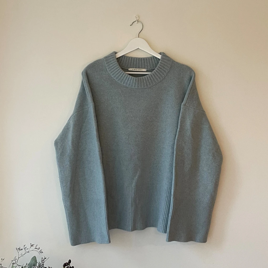 Ljusblå stickad tröja från A Day's March