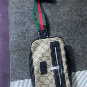 Midjeväska - Midjeväska i nyskicj säljs 