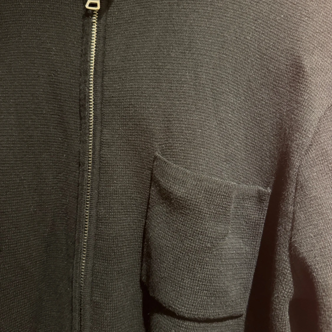 Svart stickad kofta från Studio Total - 2