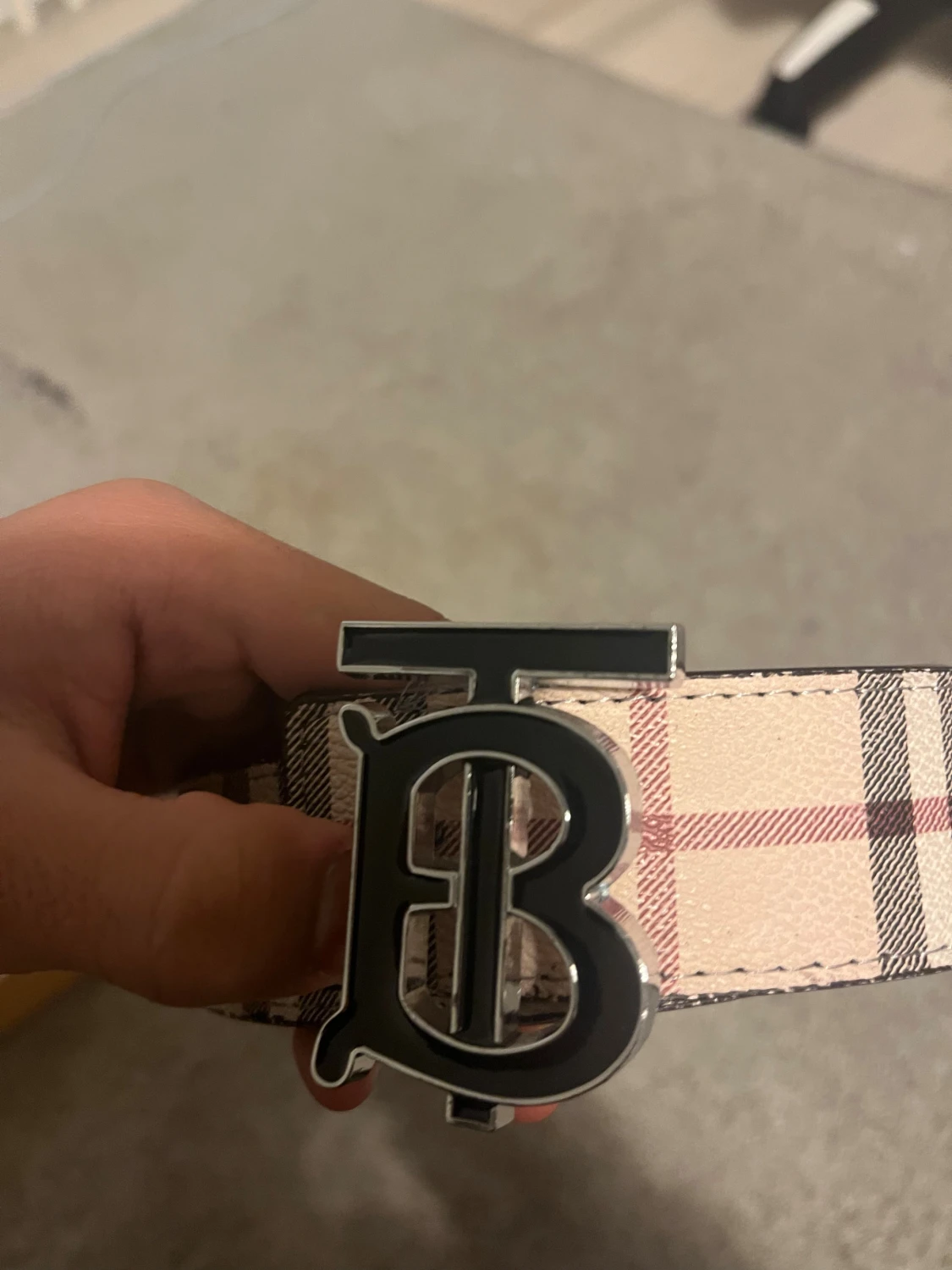  Burburry bälte  - 2